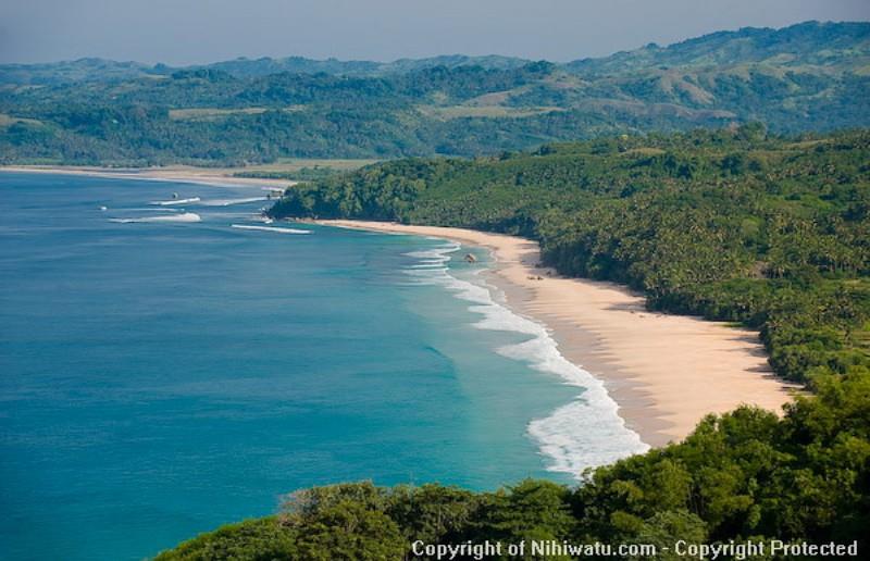 nihiwatu-beach-sumba-indonesia